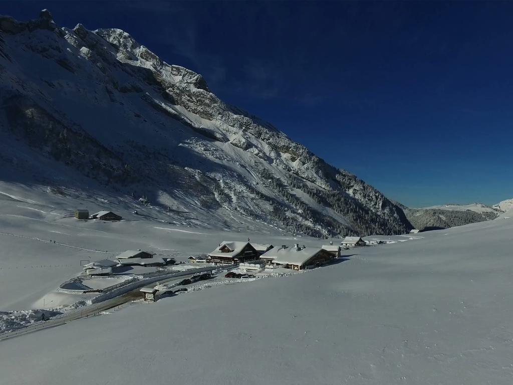 Les Rhodos Hotell La Clusaz Exteriör bild
