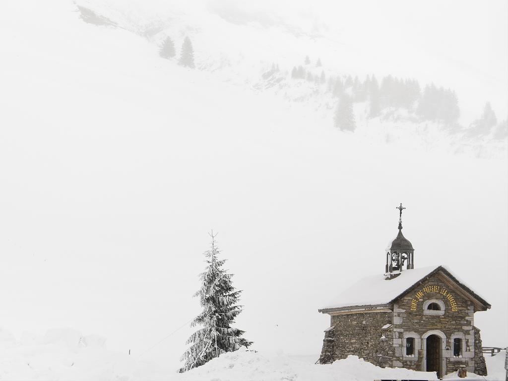 Les Rhodos Hotell La Clusaz Exteriör bild